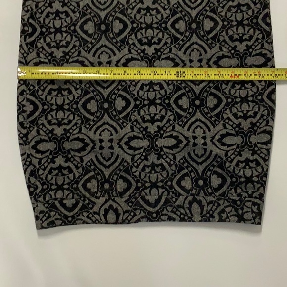 Ann Taylor skirt.  Size 8P - Picture 6 of 6